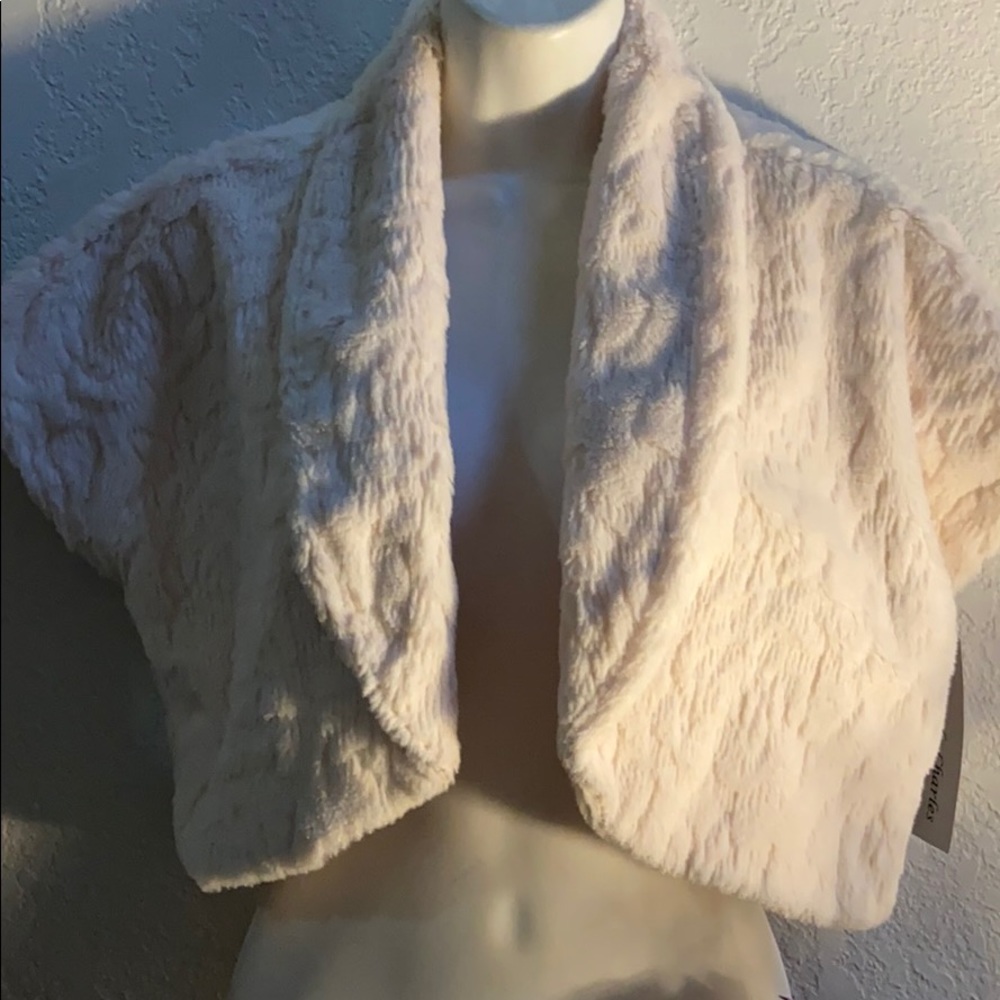 NWT Amanda Charles shrug. Very soft.
